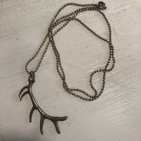Hen and Bear Antler necklace - Picture 4 of 5